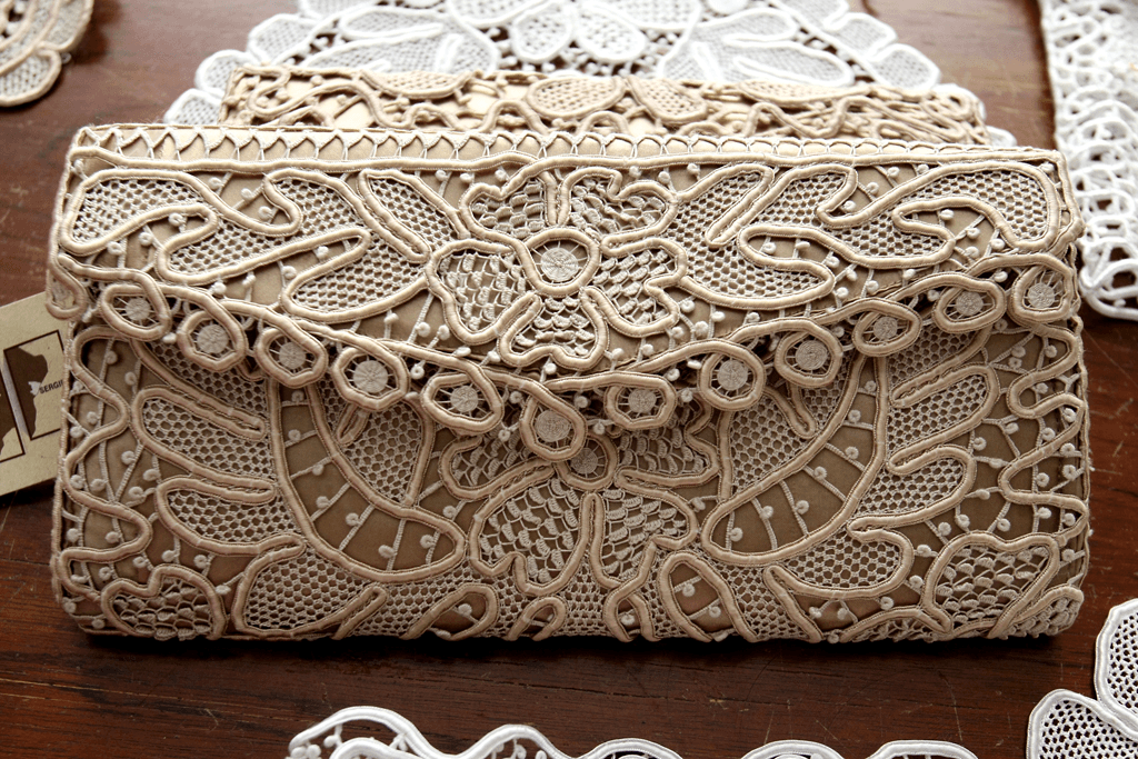 A Delicadeza da Renda Irlandesa de Divina Pastora